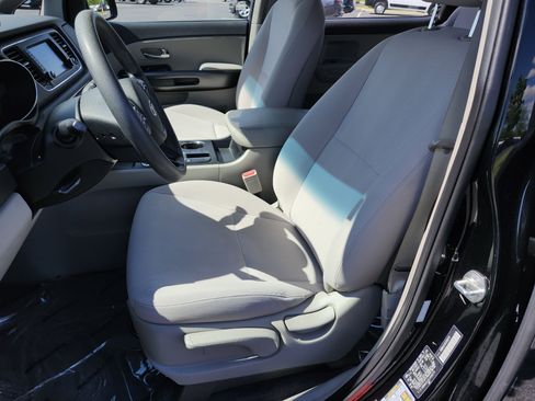 Used 2020 Kia Sedona L FWD image 21