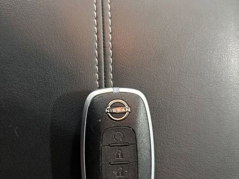 Used 2025 Nissan Pathfinder SV image 28