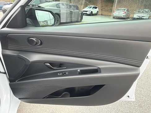 Certified 2025 Hyundai Elantra SEL image 14