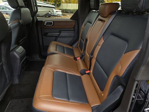 Used 2024 Ford Bronco Outer Banks image 12