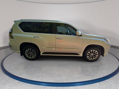 Used 2014 Lexus GX 460 Luxury w/ Preferred Accessory Package AWD/4WD image 4