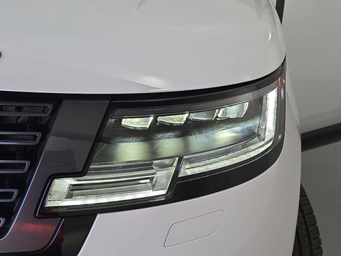 Certified 2025 Land Rover Range Rover Long Wheelbase Autobiography image 32