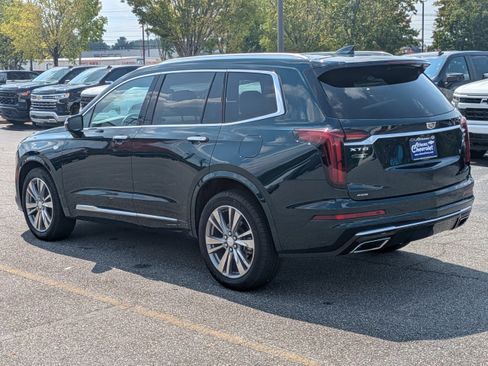 Used 2025 Cadillac XT6 Premium Luxury image 6
