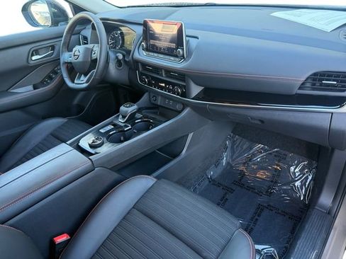 Used 2025 Nissan Rogue SV image 21