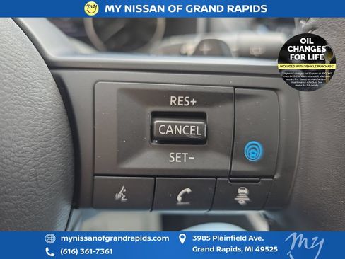 Used 2024 Nissan Rogue SV w/ SV Premium Package AWD/4WD image 18