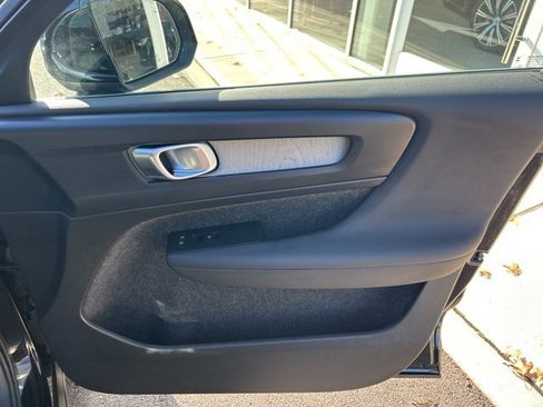 Certified 2025 Volvo XC40 B5 Core image 14
