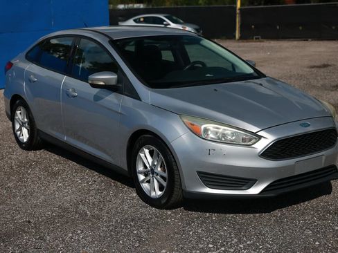 Used 2016 Ford Focus SE FWD image 9