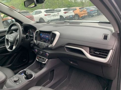 Used 2024 GMC Terrain SLT w/ Infotainment Package II AWD/4WD image 14