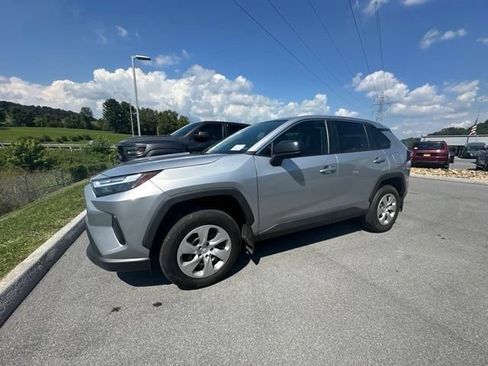 Used 2024 Toyota RAV4 LE FWD image 5
