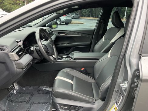 Used 2025 Toyota Camry SE FWD image 16