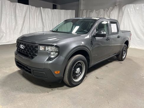Used 2025 Ford Maverick XL image 3