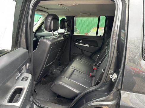 Used 2010 Jeep Liberty Limited image 5