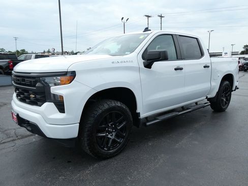 Certified 2022 Chevrolet Silverado 1500 Custom AWD/4WD image 9