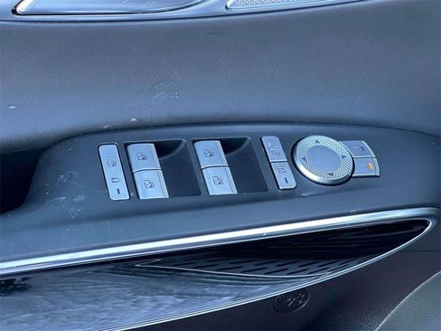 Used 2025 Genesis GV70 2.5T image 16