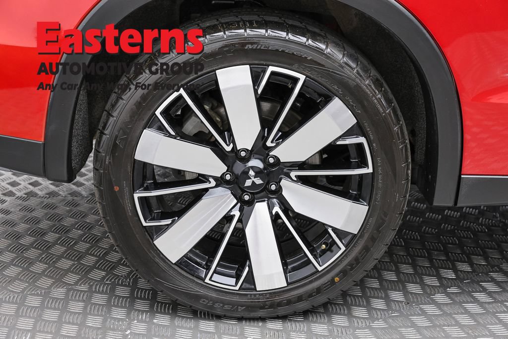 Used 2025 Mitsubishi Outlander SE AWD/4WD image 32