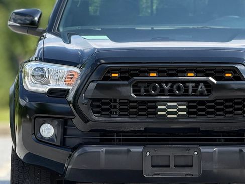Used 2019 Toyota Tacoma TRD Off-Road w/ Technology Package RWD image 14