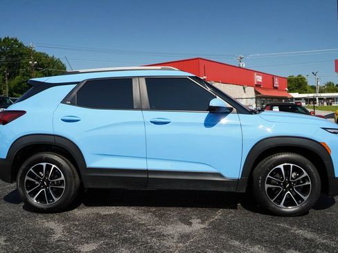 Used 2024 Chevrolet TrailBlazer LT FWD image 2