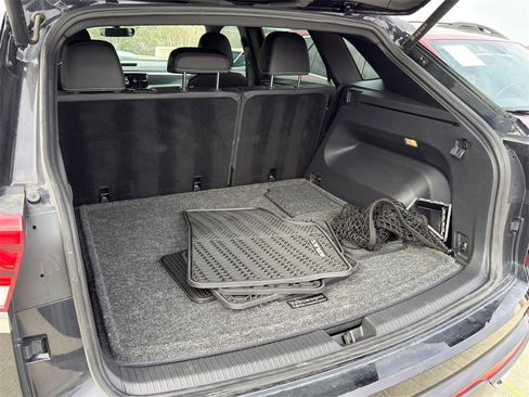 Used 2023 Volkswagen Atlas Cross Sport SE w/ Panoramic Sunroof Package image 33