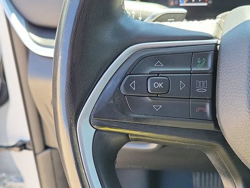 Used 2024 Jeep Grand Cherokee Altitude AWD/4WD image 12