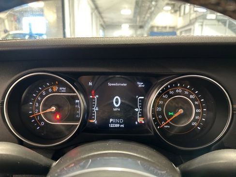 Used 2021 Jeep Gladiator Overland image 18