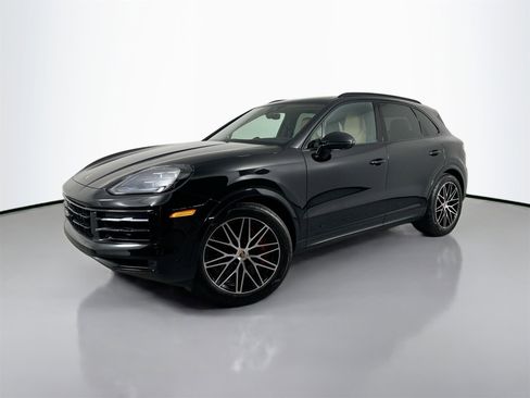 Certified 2025 Porsche Cayenne S image 1