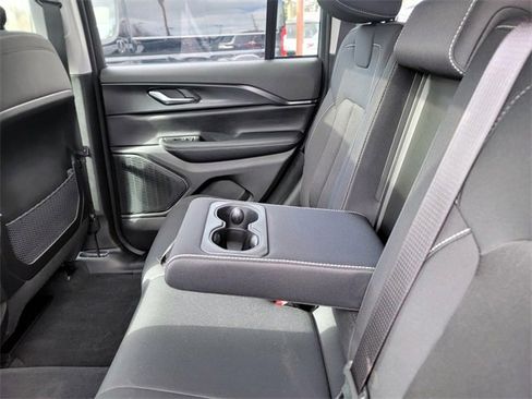 Used 2023 Jeep Grand Cherokee Laredo X image 29