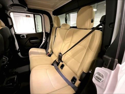 Used 2023 Jeep Gladiator Sport AWD/4WD image 25