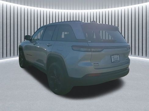 New 2025 Jeep Grand Cherokee Limited w/ Luxury Tech Group II image 5
