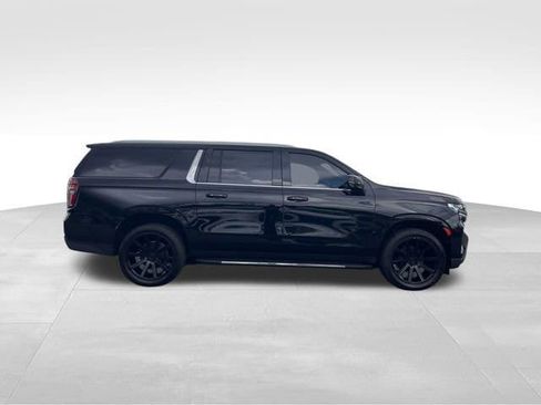 Used 2022 Chevrolet Suburban LT w/ Luxury Package AWD/4WD image 6