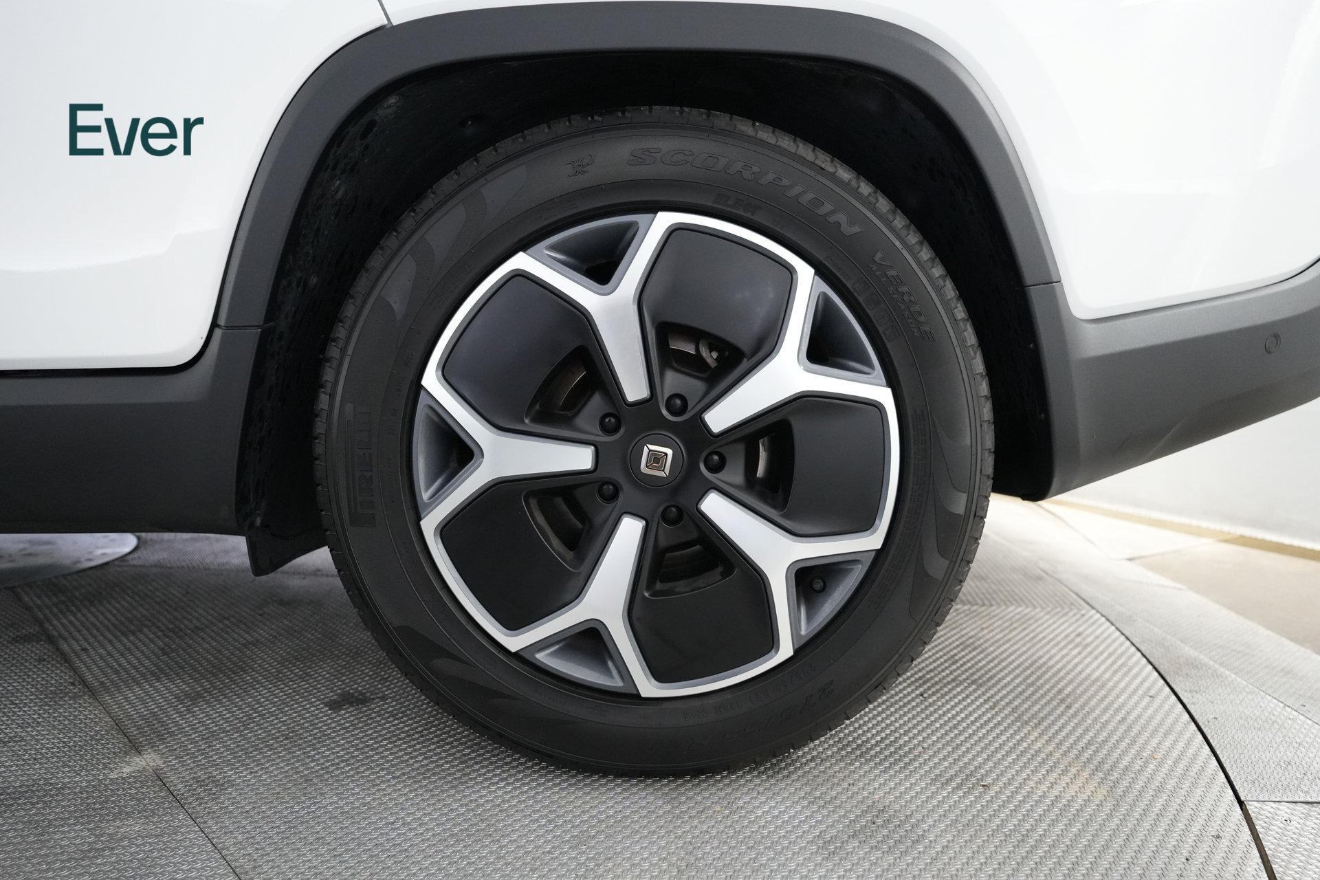 Used 2023 Rivian R1T Adventure Dual AWD/4WD image 9