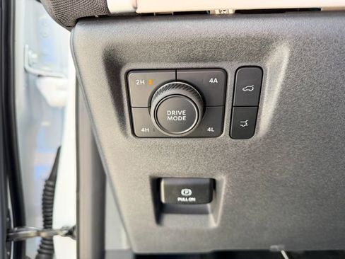 Used 2025 Ford Expedition Active AWD/4WD image 10