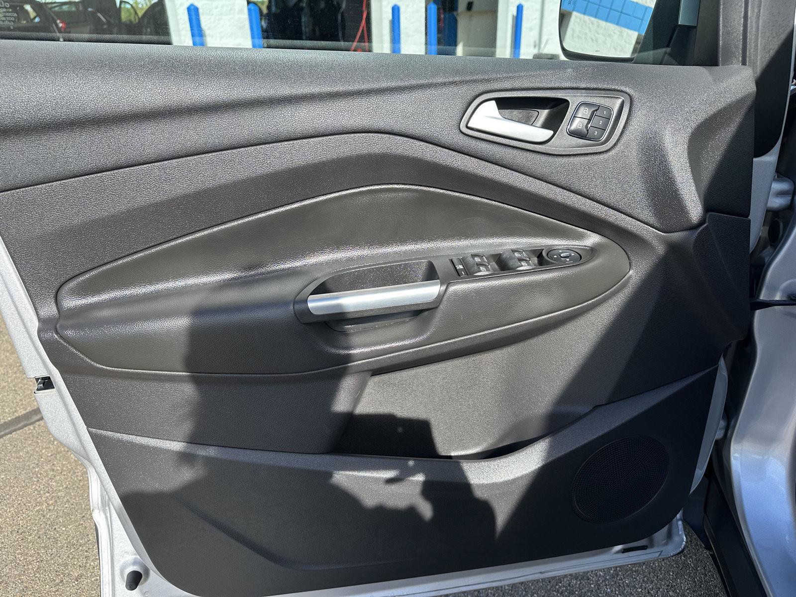 Used 2016 Ford Escape Titanium w/ Equipment Group 301A AWD/4WD image 10
