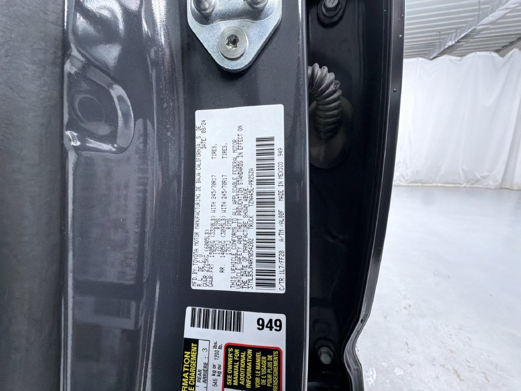 Certified 2024 Toyota Tacoma SR5 AWD/4WD image 16