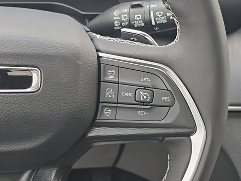 New 2025 Jeep Grand Cherokee L Altitude image 29