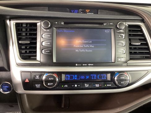 Used 2017 Toyota Highlander XLE AWD/4WD image 33