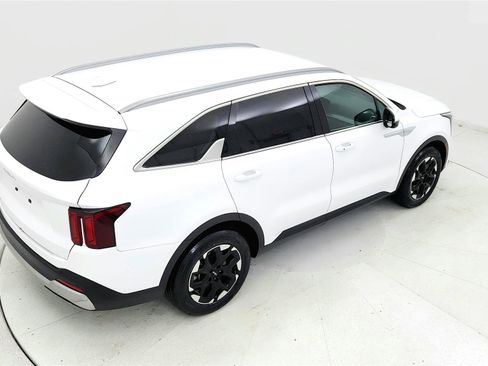 Used 2024 Kia Sorento S FWD image 17
