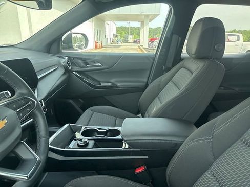 Used 2026 Chevrolet Equinox LT FWD image 8