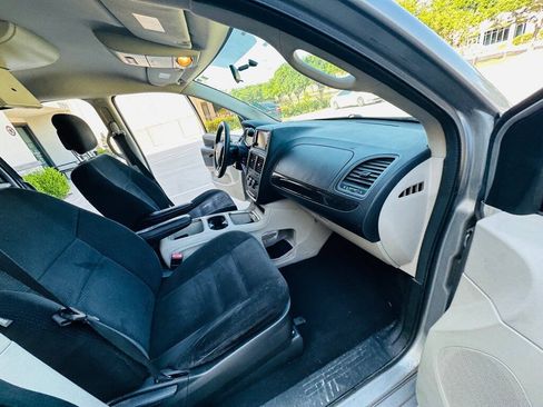 Used 2015 Dodge Grand Caravan SXT FWD image 24