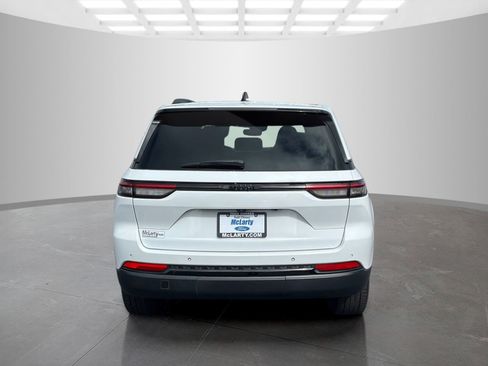 Used 2022 Jeep Grand Cherokee Altitude image 5