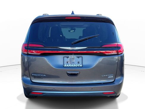 Used 2022 Chrysler Pacifica Limited AWD/4WD image 5