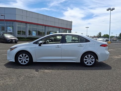 Certified 2022 Toyota Corolla LE image 4
