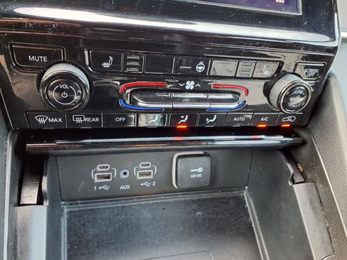 Used 2025 Jeep Grand Cherokee L Altitude AWD/4WD image 10