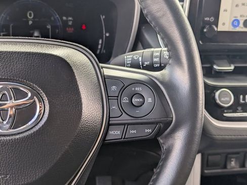 Used 2025 Toyota Corolla Cross XLE image 20