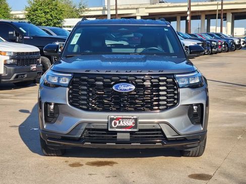 Used 2025 Ford Explorer ST-Line AWD/4WD image 2