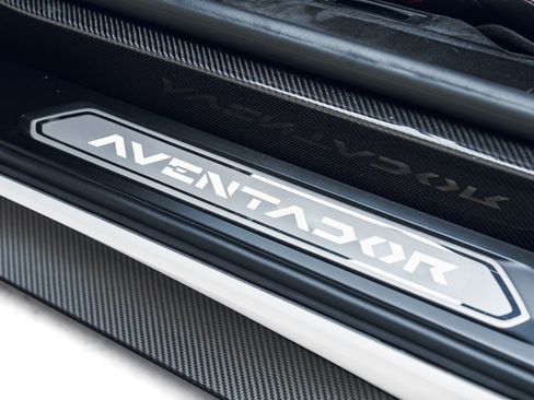 Used 2018 Lamborghini Aventador S AWD/4WD image 32