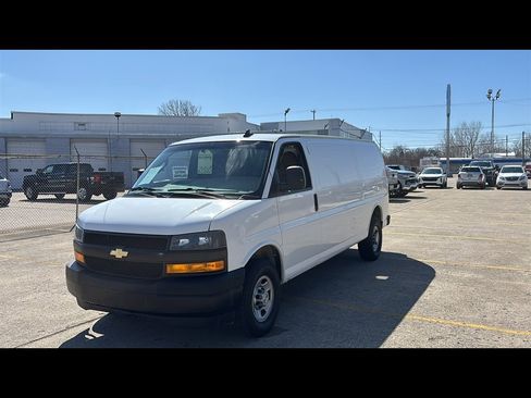 Used 2022 Chevrolet Express 2500 Extended image 2