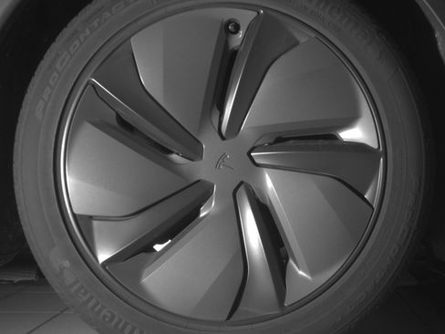 Used 2026 Tesla Model Y 2WD image 8