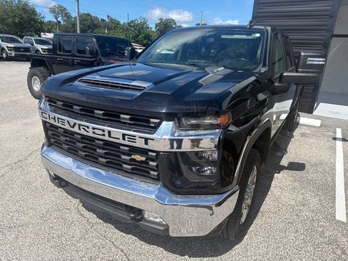 Used 2022 Chevrolet Silverado 2500 LT w/ Convenience Package AWD/4WD image 2