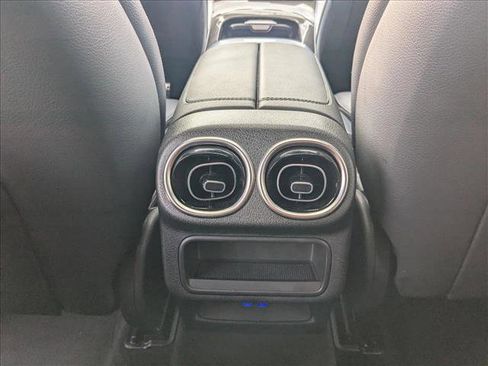 Used 2024 Mercedes-Benz GLC 300 4MATIC image 19