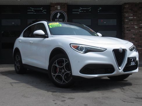 Used 2018 Alfa Romeo Stelvio Sport w/ Quick Order Package 22J Sport AWD/4WD image 2